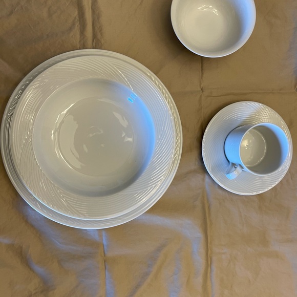 Dansk Tapestries Dinnerware, Service for 12 - Picture 4 of 9